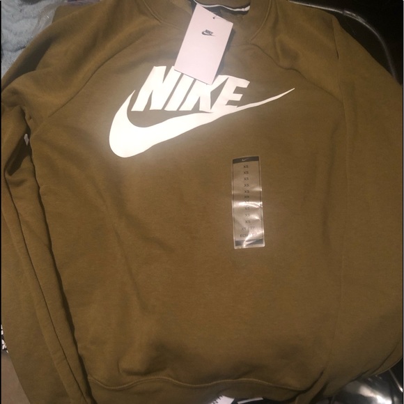 NWT womens olive nike sweatshirt Size XS Or L MSRP $60 - Picture 1 of 1